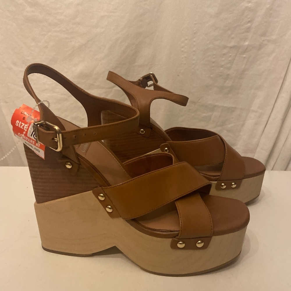 Giani Bini tan platform sandals size 10 NWT